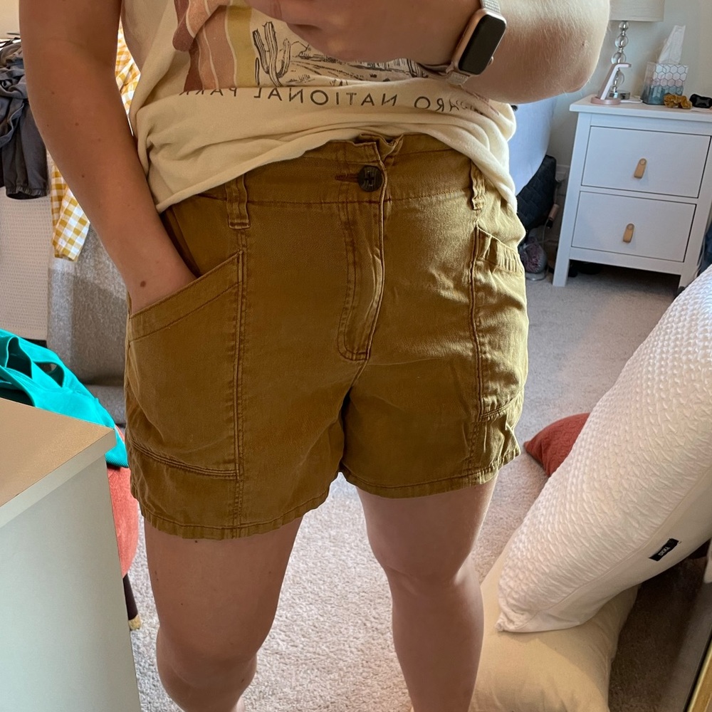 Old Navy High Waisted Twill Shorts - Picture 4 of 8